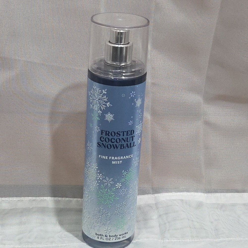 Bath and Body Works Fine Fragrance (8 fl oz) Full Size, Frosted Coconut Snowball